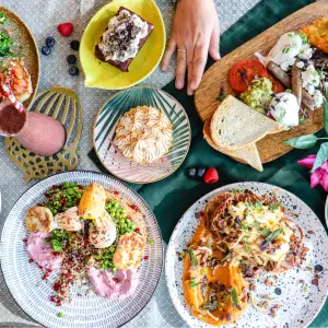 Arrows and Sparrows Café